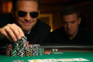 德州扑克全押(All-in)时机解析:什么时候推,才能真正占优?