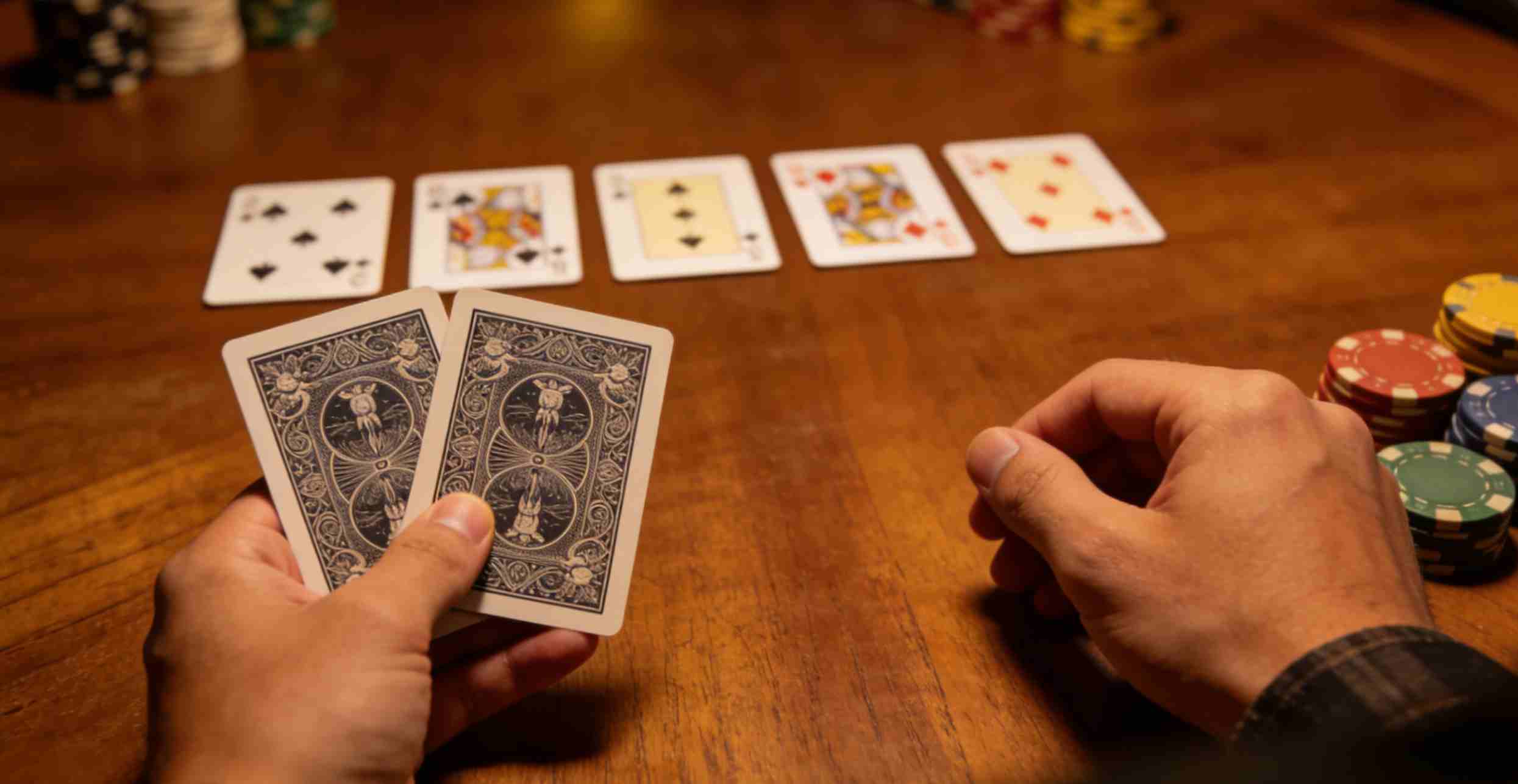 德州扑克不是靠好牌赢，而是靠判断